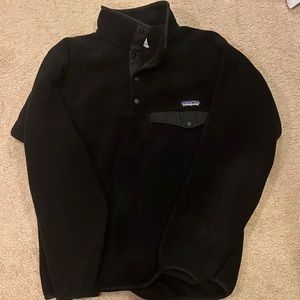 Mens S. Patagonia pullover.